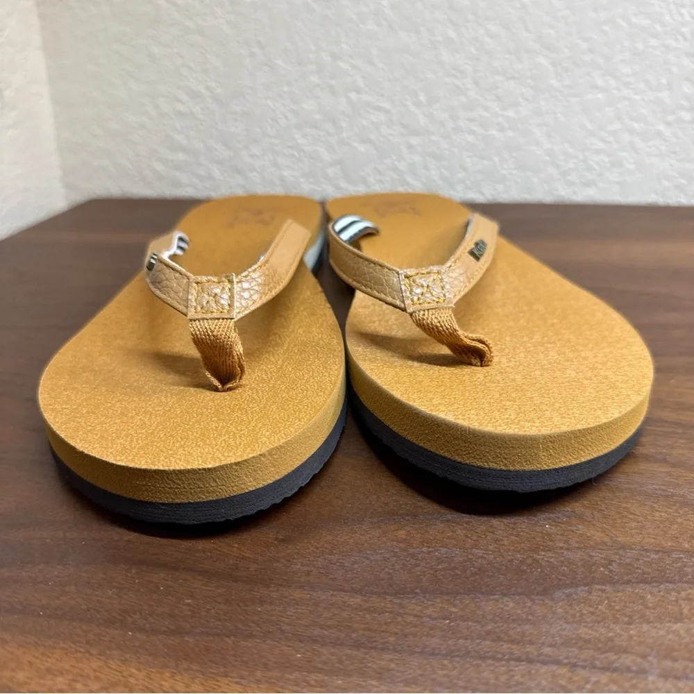 New KuaiLu Women's Flip Flops Sandals Tan Brown Foam Thong Sz 8.5 Yoga Beach